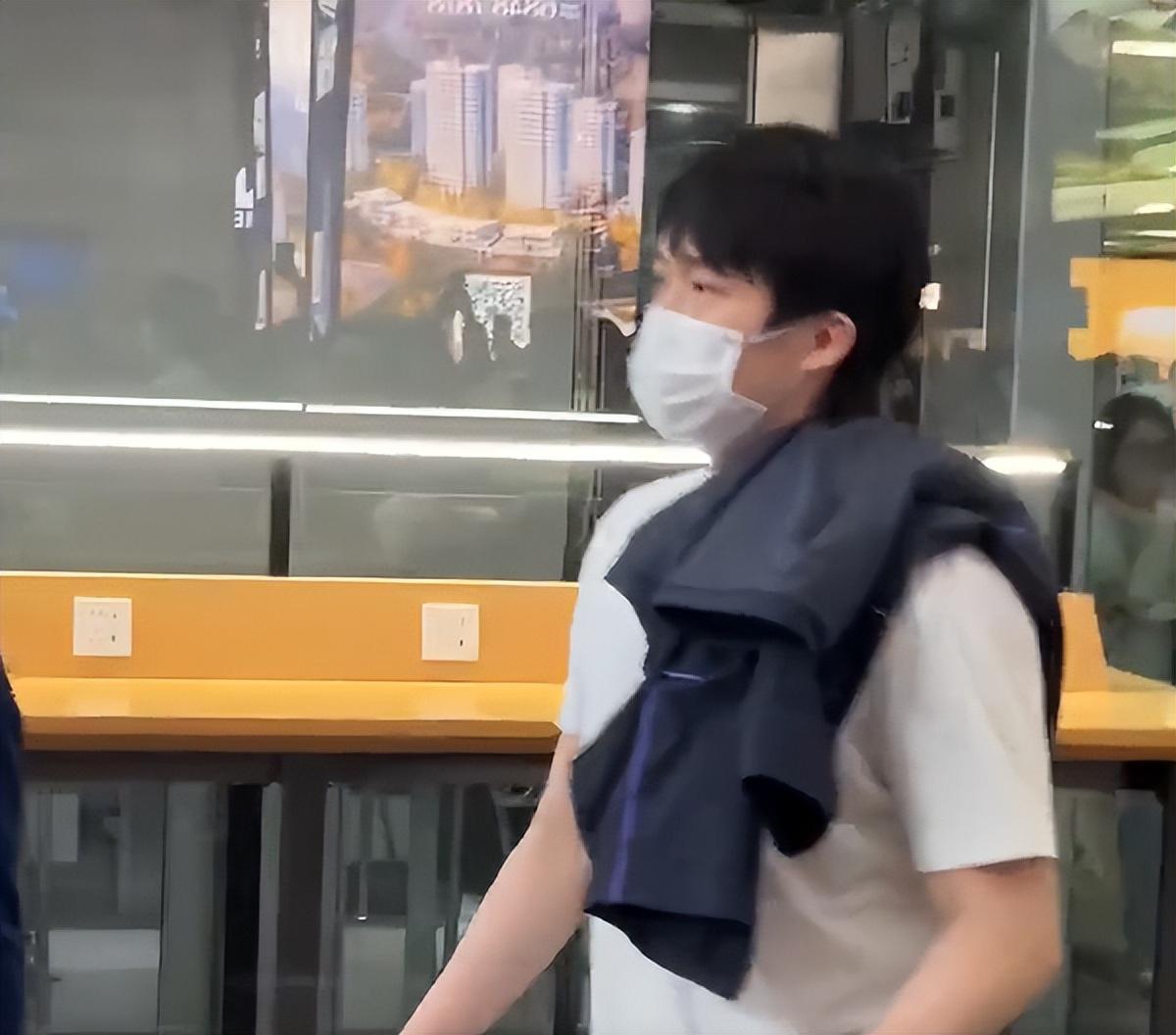 开云体育app下载-国乒凯旋曝光！王楚钦彰显自信，孙颖莎飒爽，回成都备战世乒赛